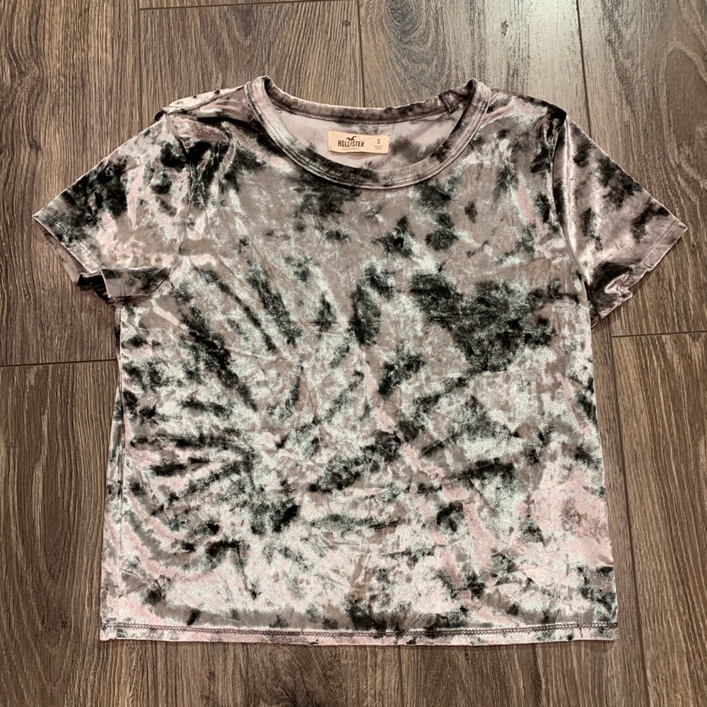 🌸 3/$30 Hollister Silver Crushed Velvet Tie Dye Crop Top